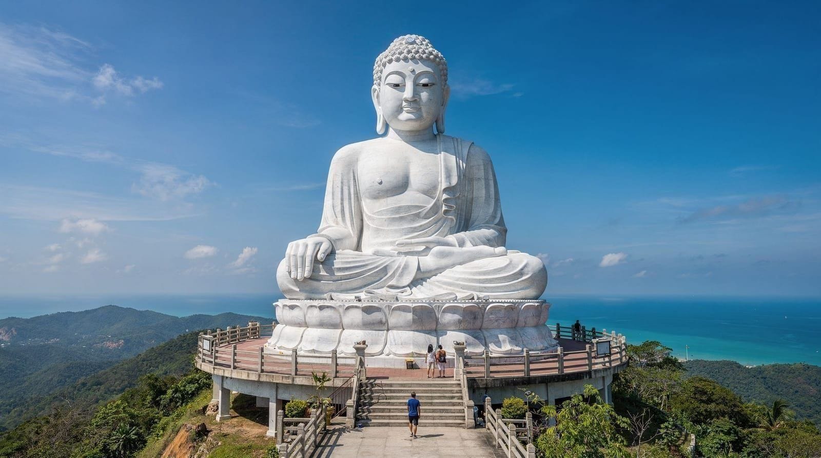 Big Buddha Phuket guide: visiting the 45m hilltop statue