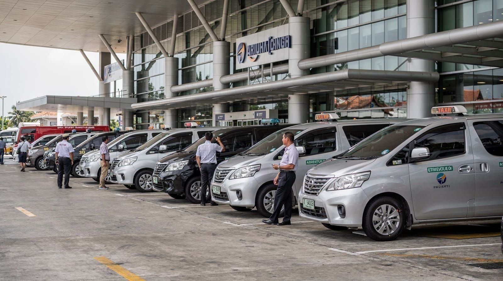 Getting from Phuket airport to your hotel (2026)