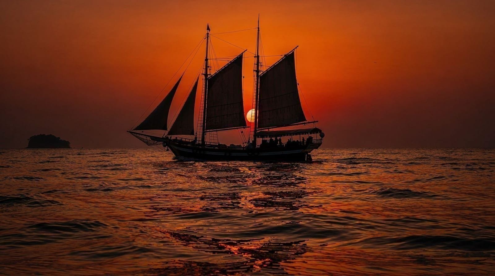 Sunset cruises from Phuket: boat types, routes, and what to expect — Complete guide to Phuket sunset cruises — catamarans, yachts, longtails, departu