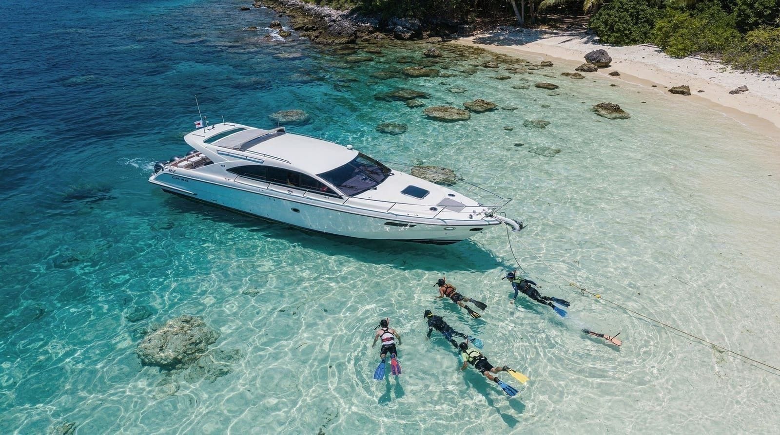 Phi Phi Bamboo Islands speedboat