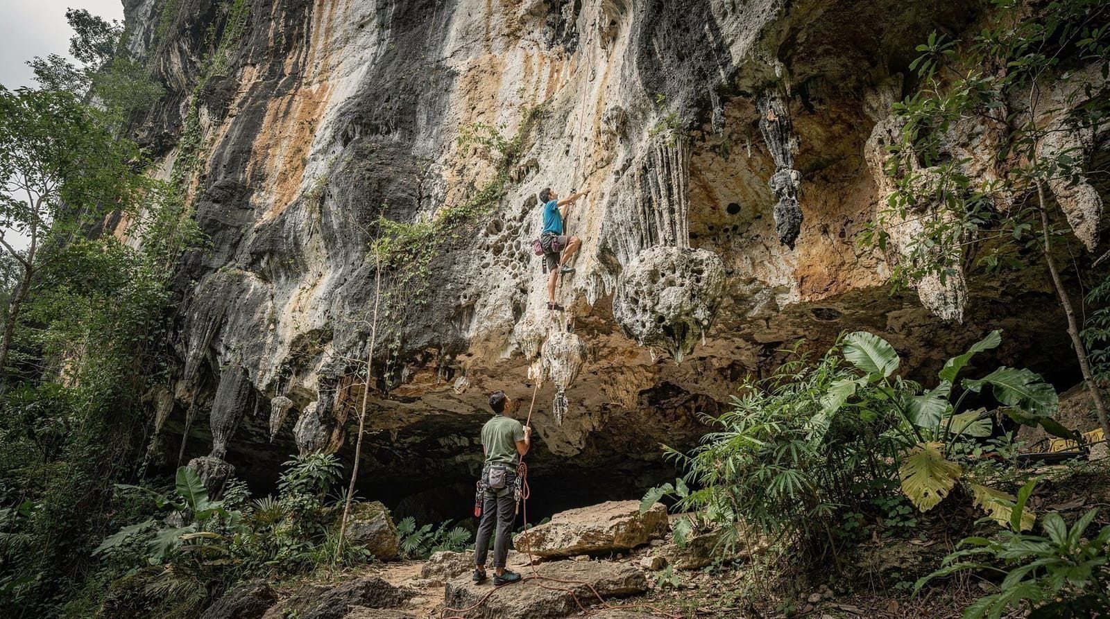 Krabi Railay half day rock climbing